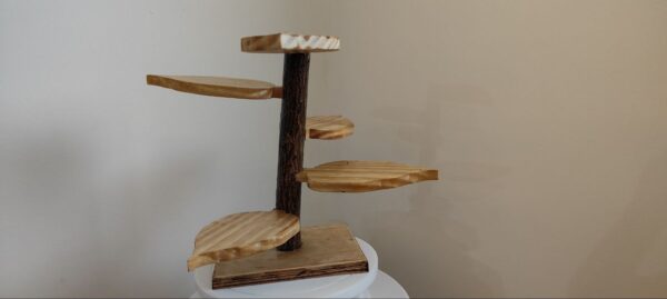 Wooden log leaf shaped display stand - Image 2