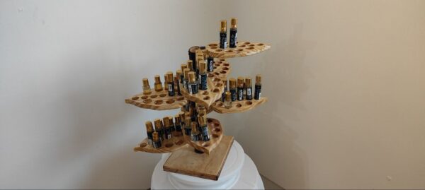 Wooden log leaf shaped display stand - Image 4